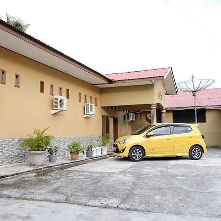Oyo 2766 Kezia Kost Hotel Tanjung Pandan Bagian luar foto