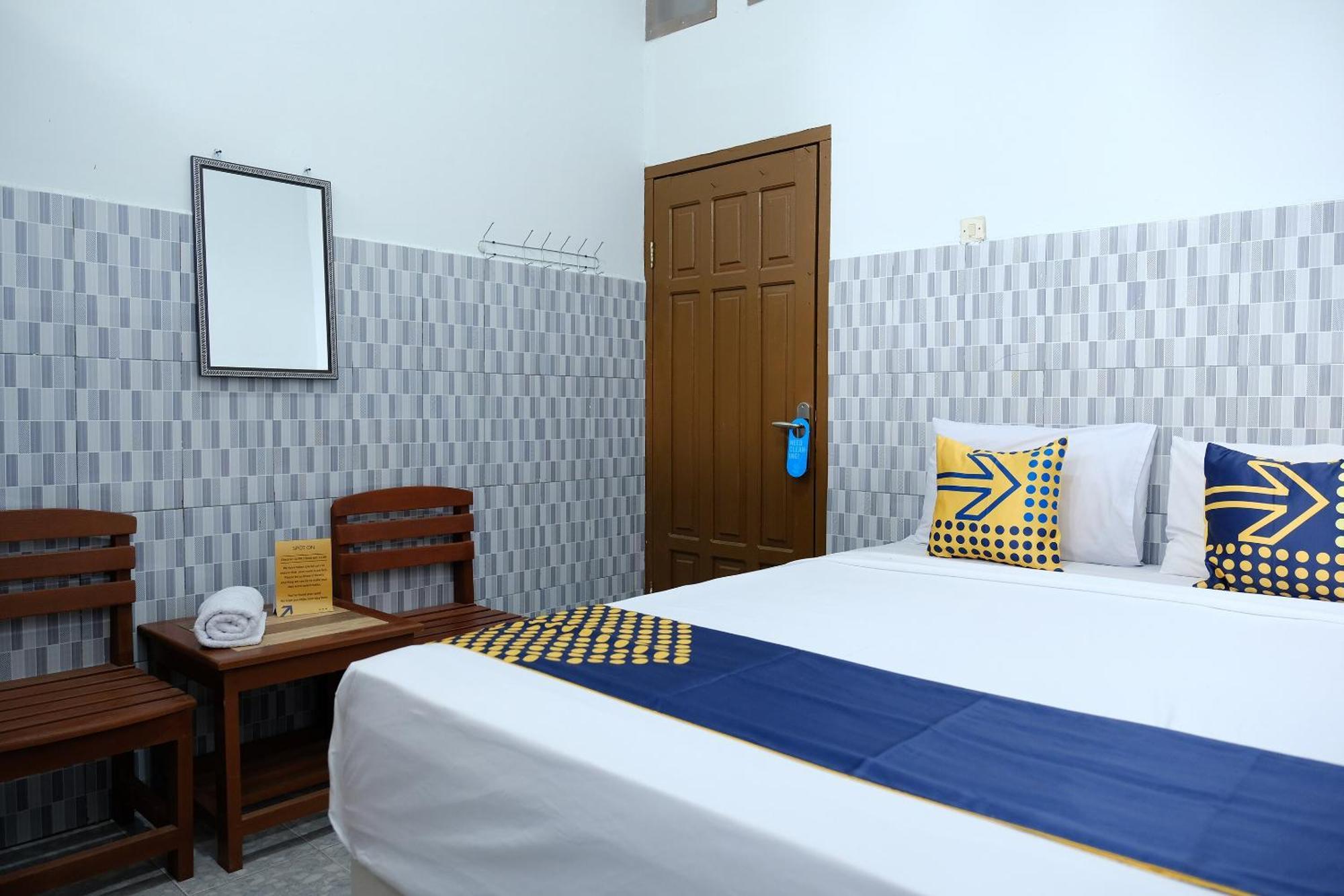 Oyo 2766 Kezia Kost Hotel Tanjung Pandan Bagian luar foto