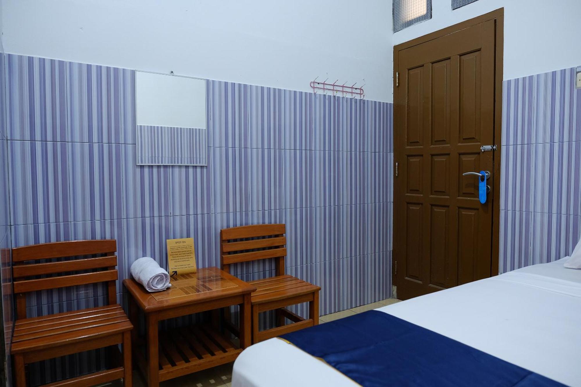 Oyo 2766 Kezia Kost Hotel Tanjung Pandan Bagian luar foto