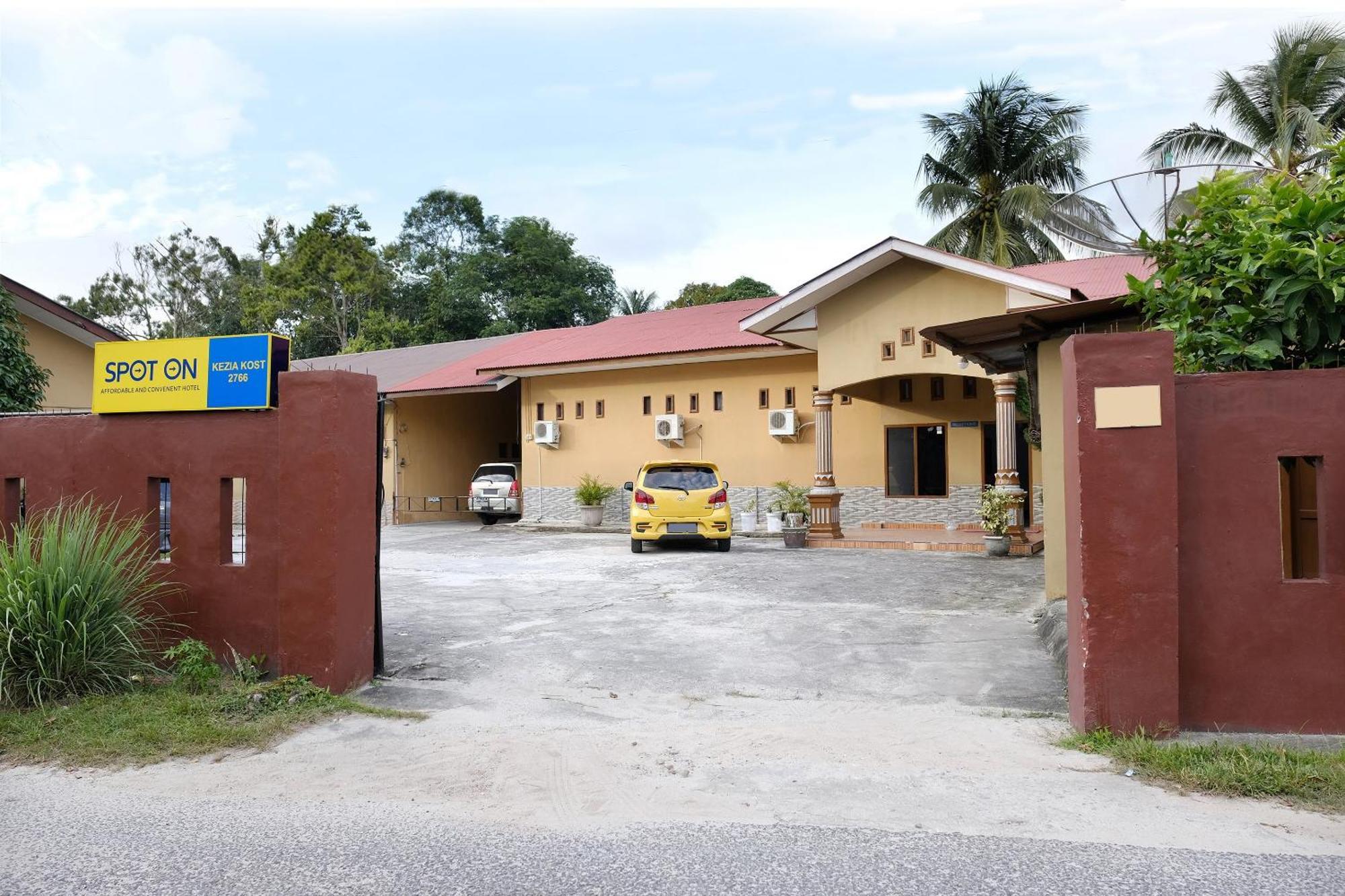 Oyo 2766 Kezia Kost Hotel Tanjung Pandan Bagian luar foto